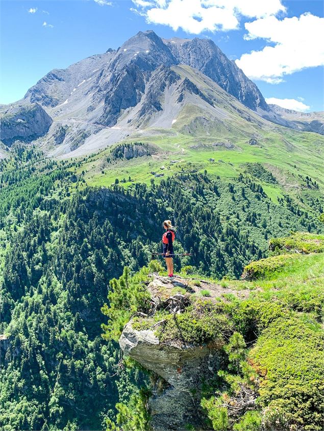Trail avec vue sur le grand Agentier à Valfréjus - OTHMV - B. Thomas