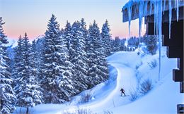 Vue sur la piste bleue depuis le chalet du secours des pistes - OT Flaine-Candice Genard