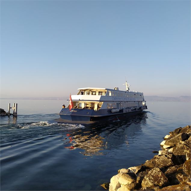 Bateau CGN au départ d'Evian - Vincent Delaitre