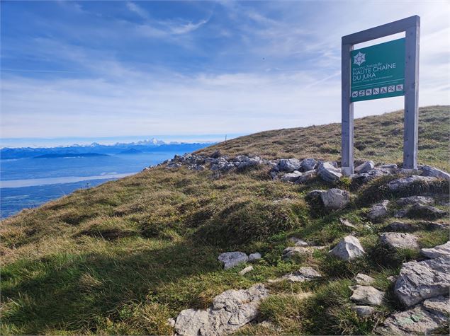 Entrée de la Réserve Naturelle de la Haute Chaîne du Jura - ©AMbarbe