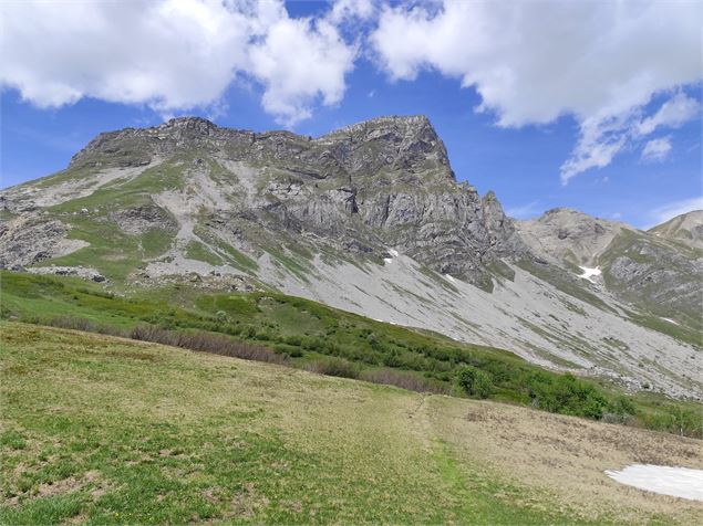 Arrivée Col de Niard vue Aravis - © Cordon Tourisme