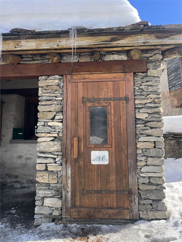 Entrée de la boite à livres - Mairie de Bessans