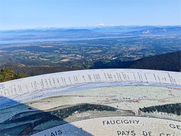 La table d'oriantation du Montrond - ©AMbarbe