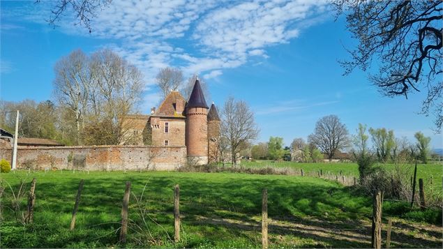 Certines et le château de Genoud - scalland