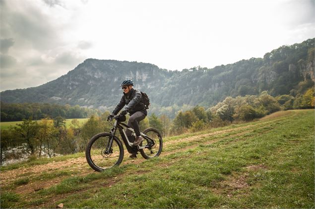 Circuit VTT n°27 (rouge) - Piste des Dinosaures - Falaise de Bérranger - M Monneret