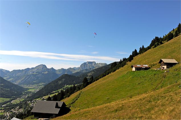 Décollage de l'Ortaz à Châtel - JF-Vuarand, Châtel Tourisme