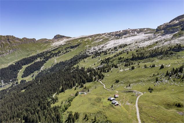 Vue aérienne des alpages d'Aujon - OT Flaine / C.Genard