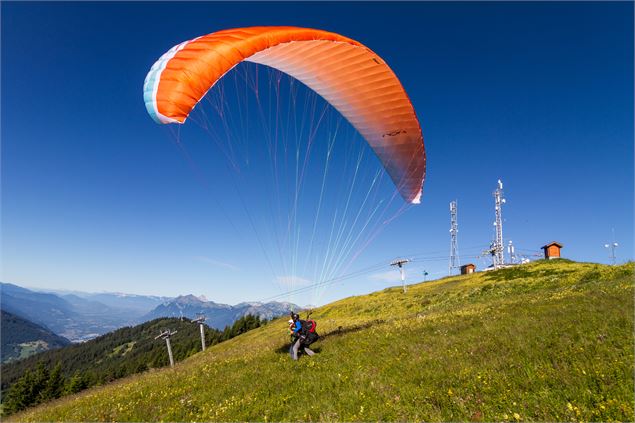 Décollage du sommet du Mont Bisanne - L. Martinetto