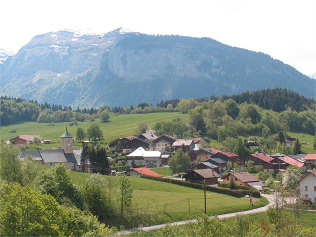 Vue sur le vieux village d'Arâches - Office de Tourisme