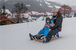 luge bois enfant et maman - OT Combloux_Paul Besson