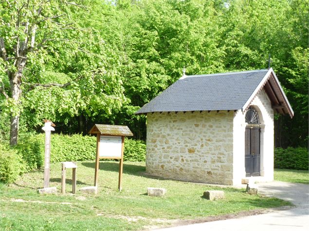 Chapelle au col du Banchet Ayn - OT Lac d'Aiguebelette