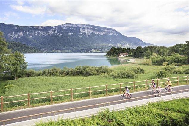 Tour du lac d'Aiguebelette à vélo - Scalpfoto