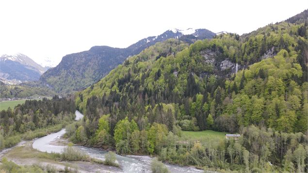 Vue générale de la cascade - Office de Tourisme Samoens