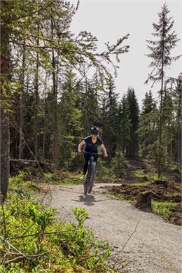Femme VTT - OT Combloux_Andréa Marville