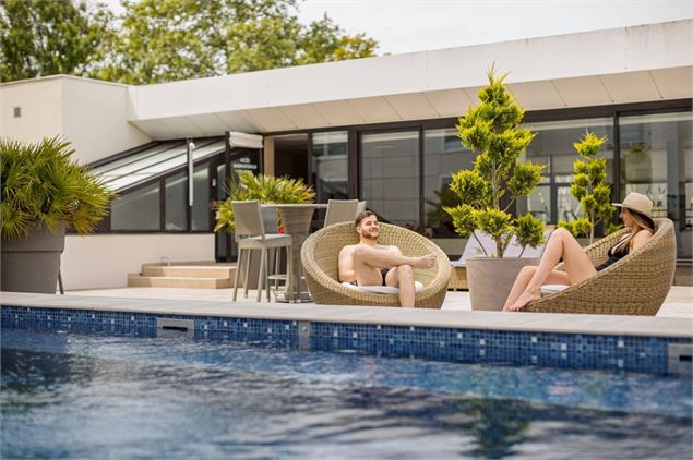 Piscine Extérieure - Droit La Parenthèse