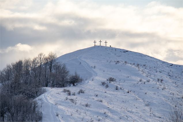 Vue en montant le sentier des 3 croix. - OTCoeur de Maurienne