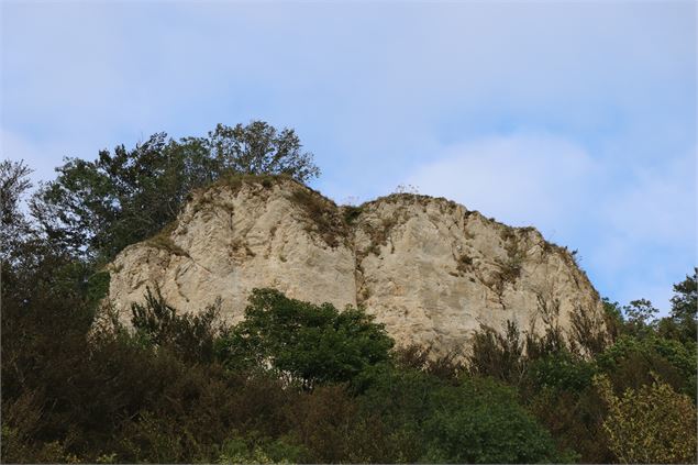 rochers Taporal dans le Bugey - Sabrina Megani / Plaine de l'Ain Tourisme