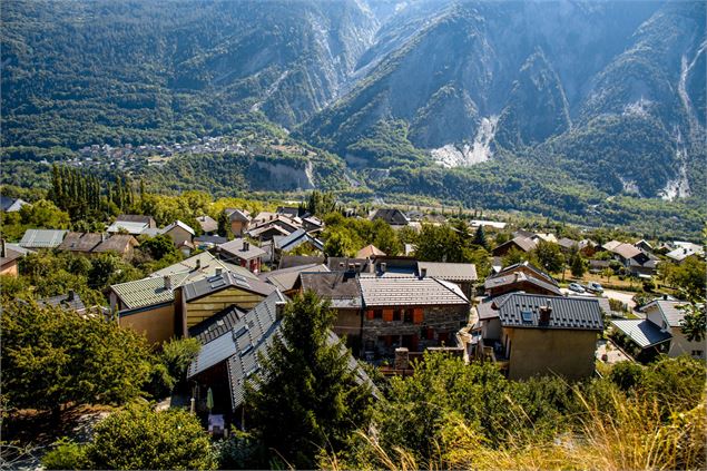Vue sur Saint-Julien-Montdenis - OTICœurdemaurienne