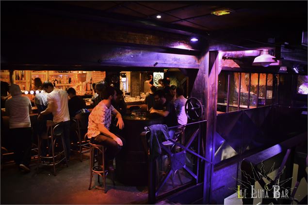 Ambiance Luna Bar - Luna Bar