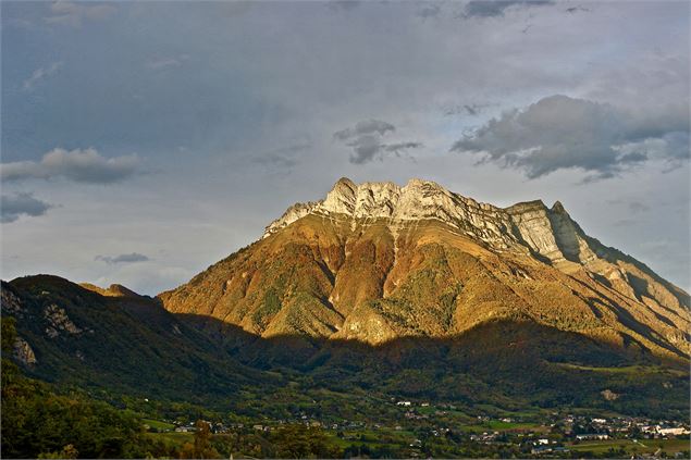 Sentier d'accès au GRP® Tour des Bauges depuis Saint-Pierre-d'Albigny_Saint-Pierre-d'Albigny