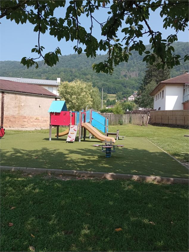 aire de jeux Saint Béron - OT Val Guiers