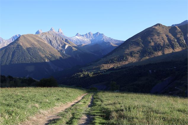Vue Boucle du chef lieu - OTSaintJeanDarves