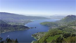 Belvédère du col de la Forclaz au dessus du lac d'Annecy - ©SavoieMontBlanc-Mari