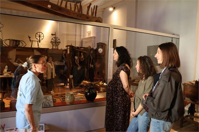 Visite guidée groupe - Musée des Costumes et traditions savoyarde - OTI Coeur de Maurienne Arvan