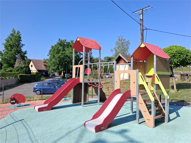 Aire de jeux Saint-Pierre-de-Curtille - Grand Lac