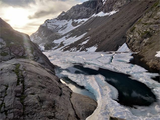Le lac à la fin de l'hiver - Refuge de Folly