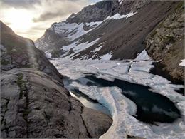 Le lac à la fin de l'hiver - Refuge de Folly
