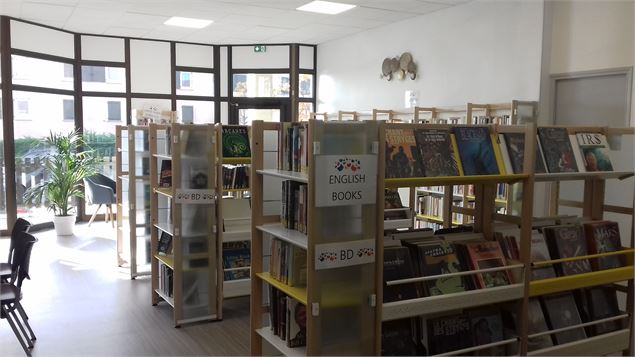 Etagère - Bibliothèque municipale