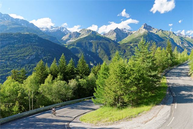 Vue pendant l'ascension depuis Modane - © Savoie Mont Blanc - Anglade