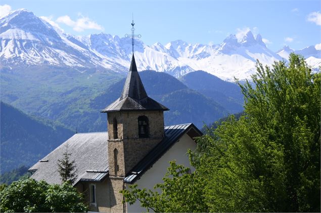 Vue sur le village de jarrier - OTICœurdemaurienne
