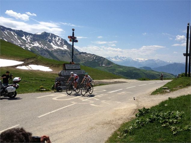 Arrivée au Col de la Madeleine à vélo - Office de tourisme de Saint-François-Longchamp