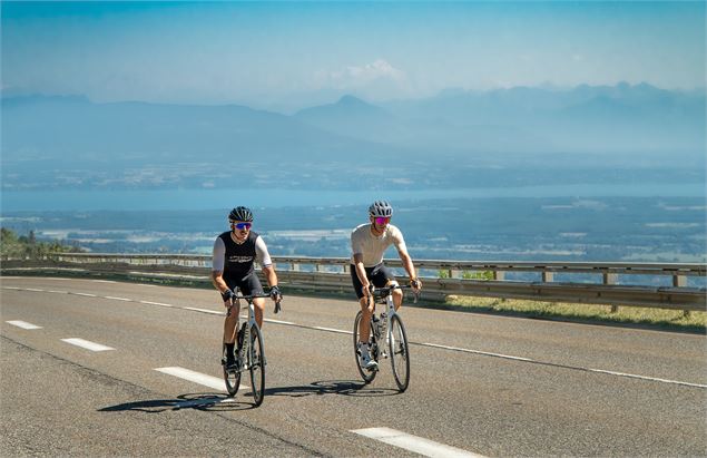 cycliste sur le col de la Faucille - ©Thomas Baillard
