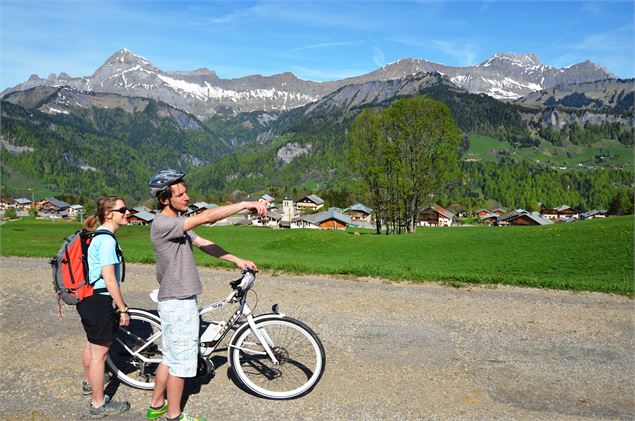 Chaine des Aravis depuis Crest-Voland - Office de Tourisme du Val d'Arly