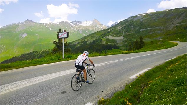 Le cyclotourisme à la Rosière, un itinéraire rêvé par tous les passionné de vélo - ©LaRosièreTourism