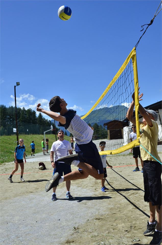 Terrain de volley aux Coches - Amandine Elie