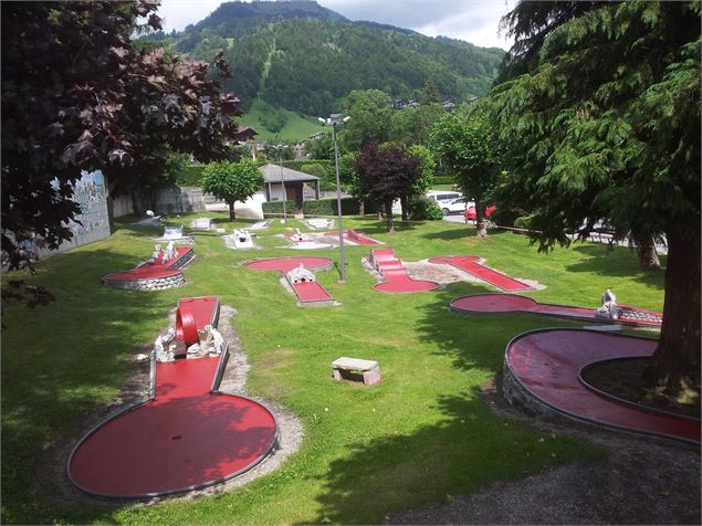 Mini golf au Grand-Bornand Village - © csardin - OT Le Grand-Bornand