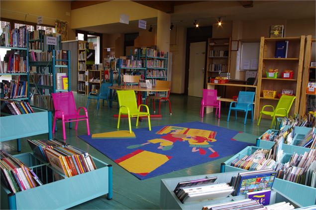 Coin lecture cosy pour les enfants - Bibliothèque Albiez