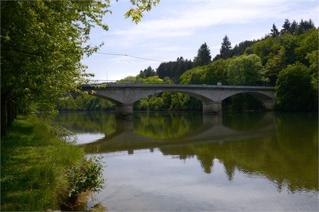 Pont de Poncin sur la rivière d'Ain - JF Basset