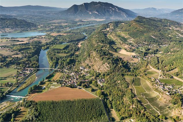 Vue aérienne sur la commune de Lucey - Henri De Caevel