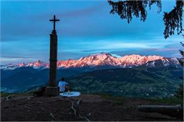 Croix des salles nuit - OT Combloux