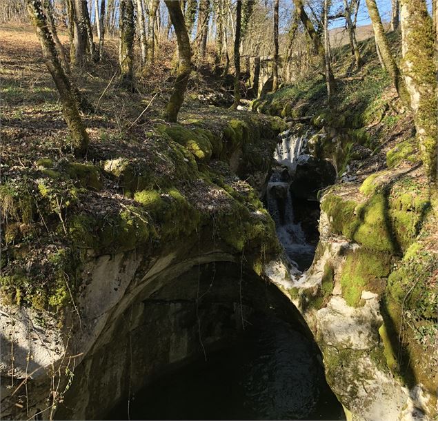 Sentier des bacs et fontaines à Ruffieu - ©Office de Tourisme Bugey Sud Grand Colombier