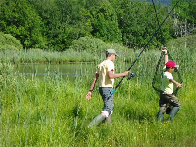 Pêcheurs de carpe au lac en Valromey-Retord - OT Valromey-Retord