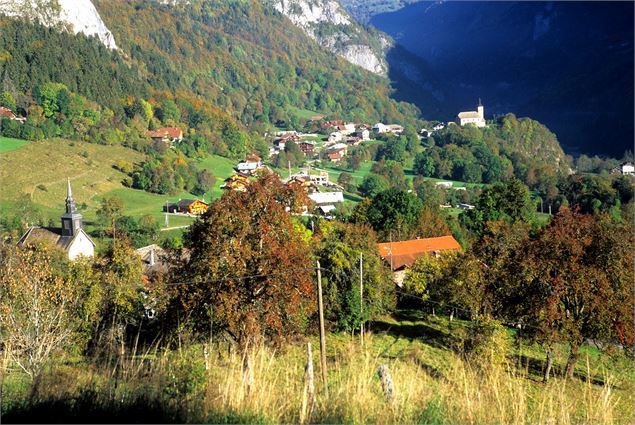 Village de la Baume - automne - Yvan Tisseyre / OT Vallée d'Aulps