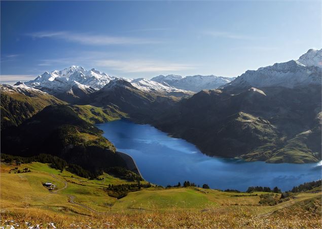 Vue sur Roselend et le Mont Blanc depuis la Roche Parstire - Olive White