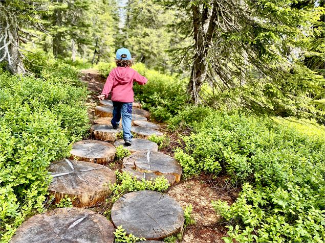 Sentier des Arpelières avec les enfants - Office de Tourisme du Val d'Arly