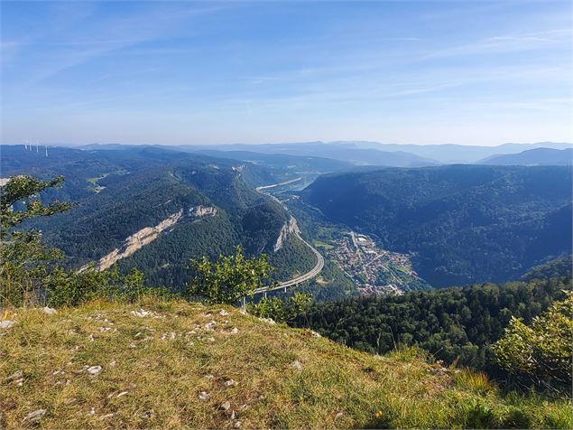 Vue sur le lac de Sylans - Christophe Kaderabek - Haut Bugey Tourisme